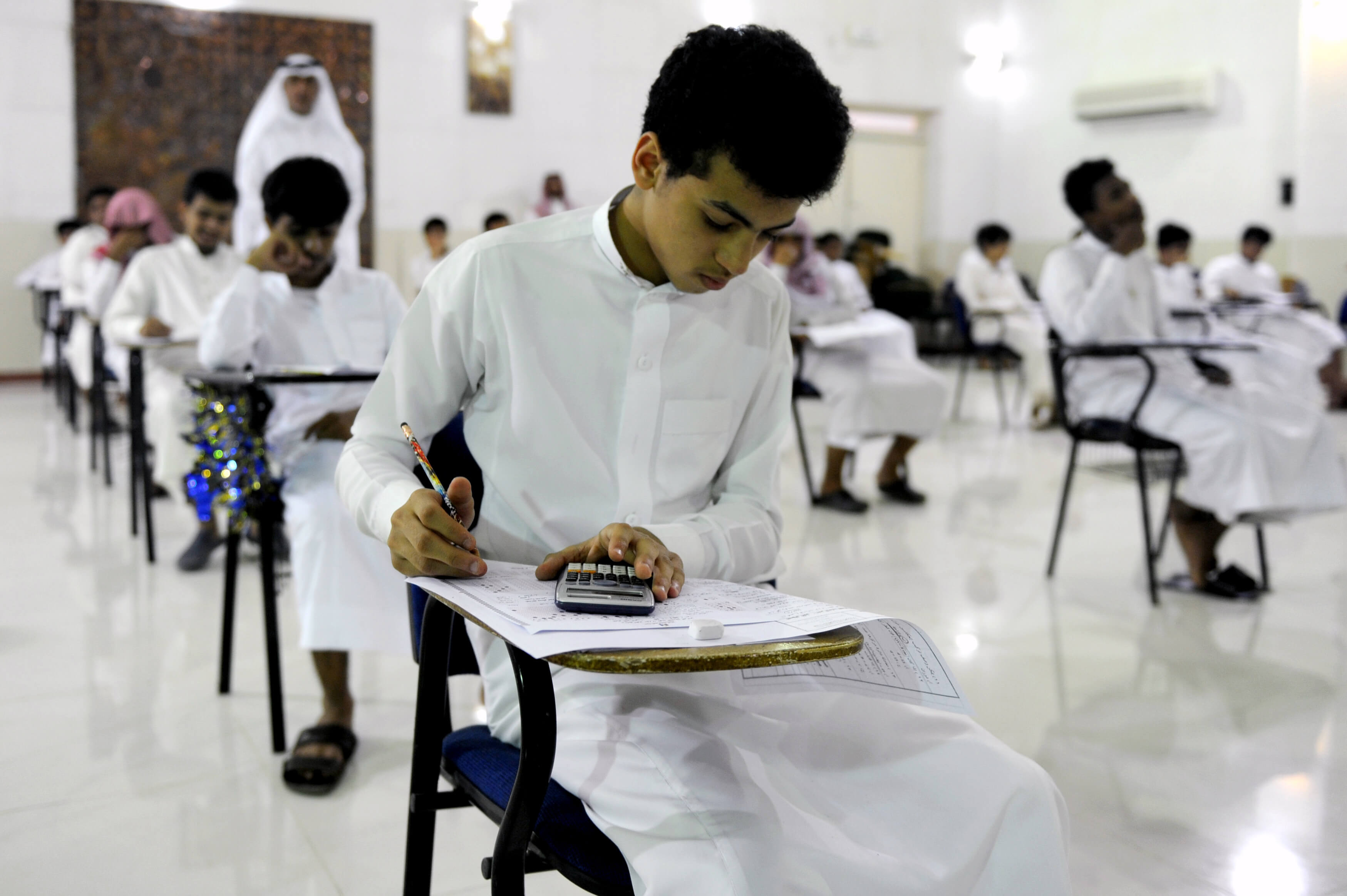 Saudi education departments announce local schools will close on Monday