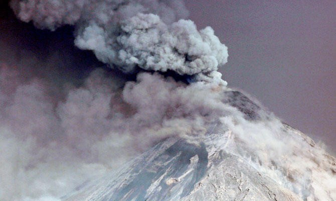 Thousands Evacuated As Guatemala Volcano Erupts Again Arab News