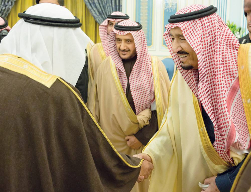 Saudi king receives grand mufti, other key officials | Arab News