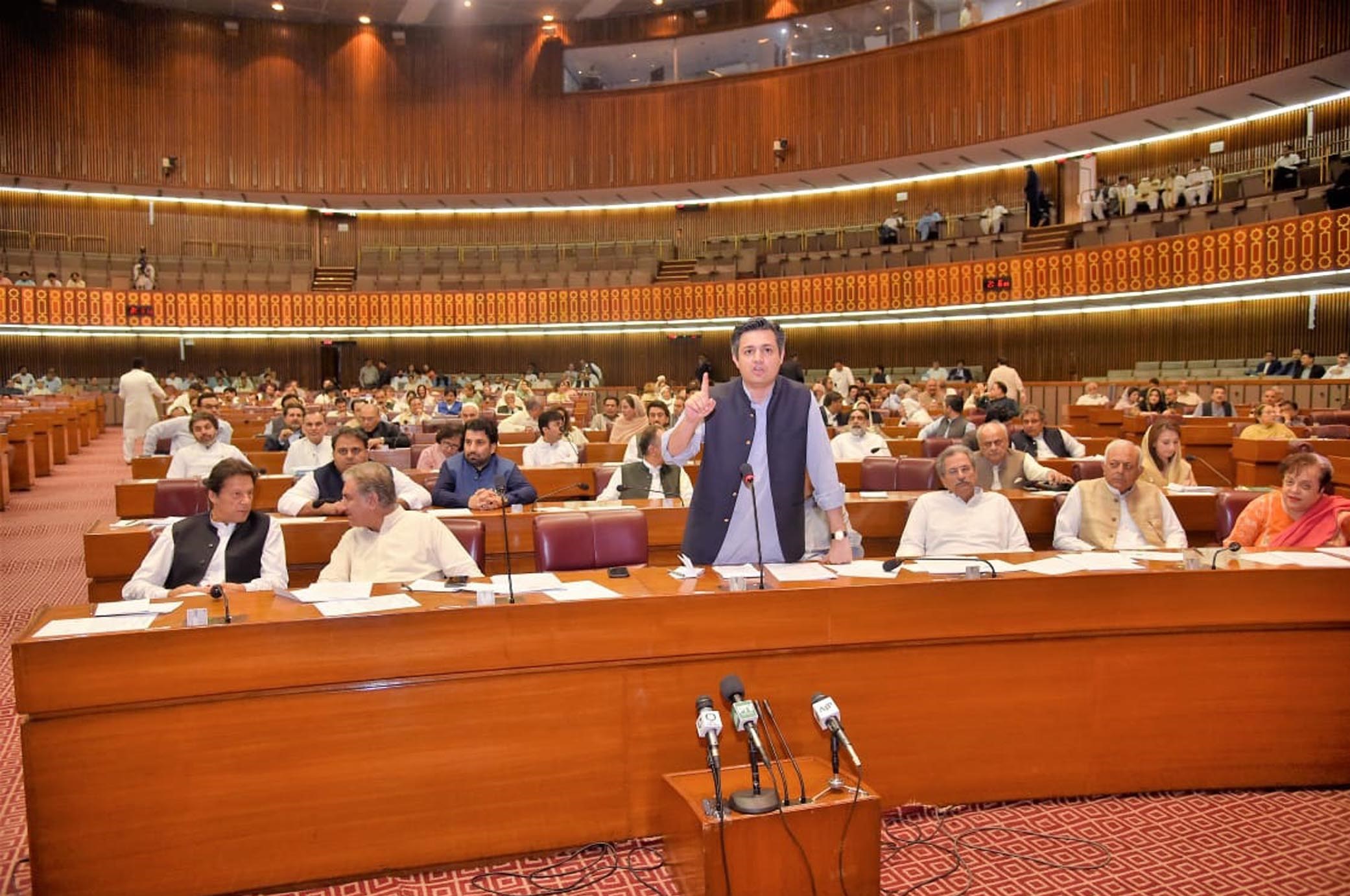 After Two Weeks Of Debate Pakistan Parliament Passes Budget With