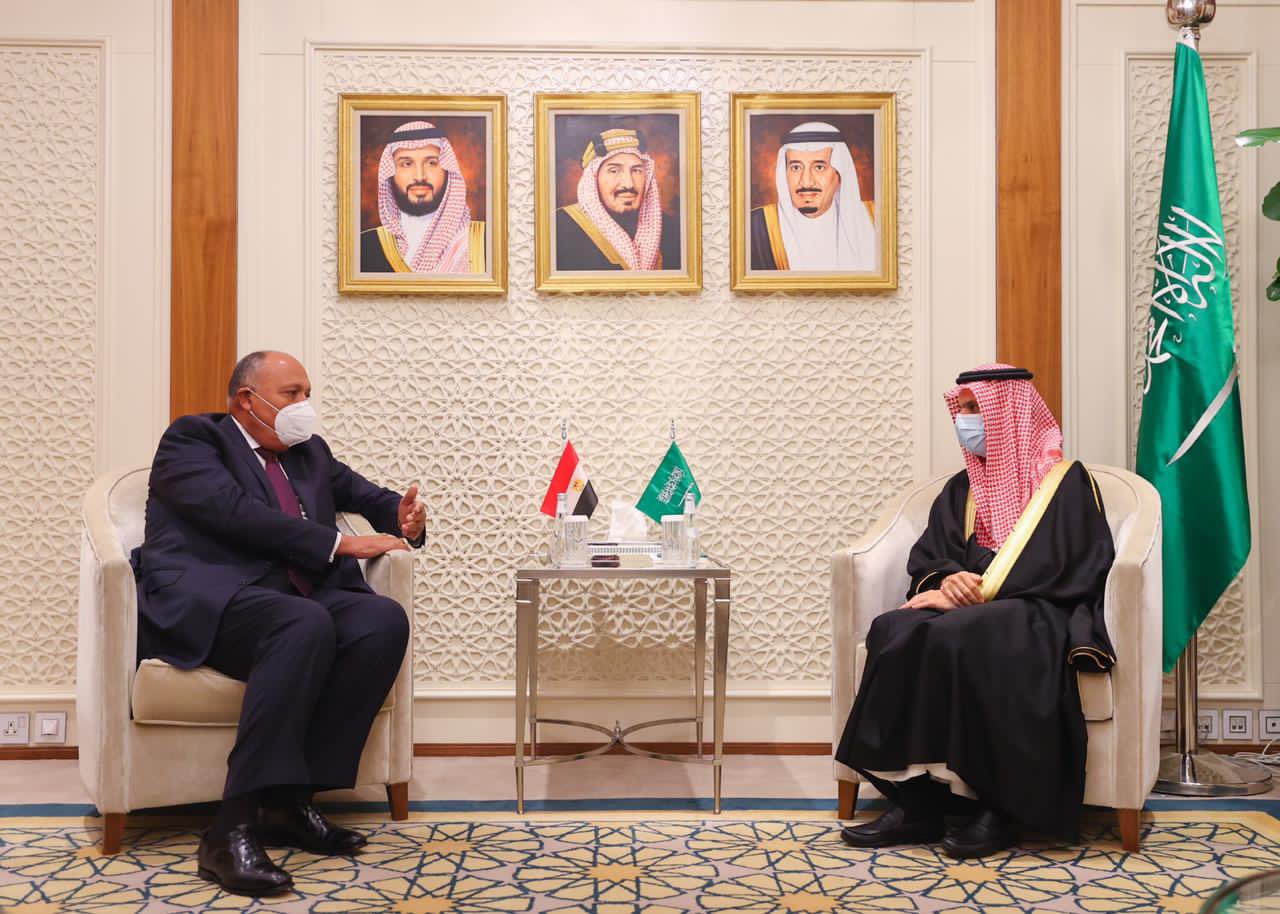 Saudi foreign minister Prince Faisal bin Farhan (R) received his Egyptian counterpart Sameh Shoukry (L) at the ministry headquarters on Tuesday. (Twitter: @FaisalbinFarhan)