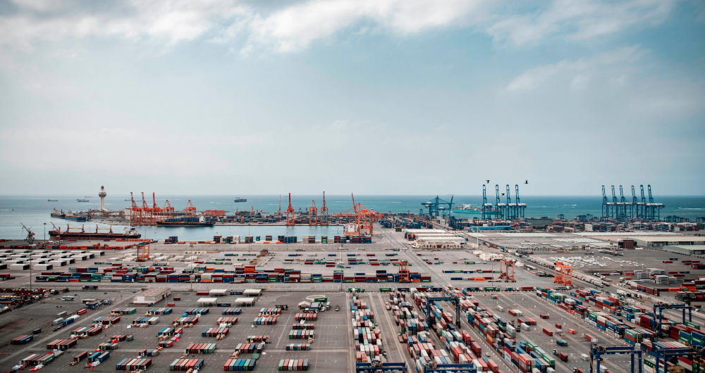 The total cargo tonnage handled at Saudi ports reached more than 24 million tons, via 962 vessels. (SPA)