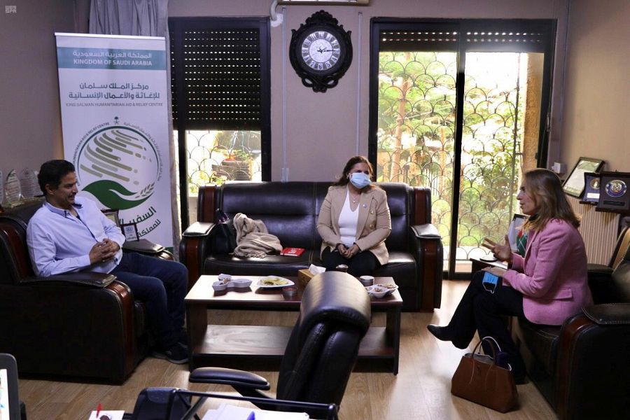 A team from the King Salman Humanitarian Aid and Relief Center, the Director of the UN Development Program (UNDP) in Jordan Sarah Oliva, and UNDP’s Deputy Country Director Majda Al-Assaf discussed ways to restore schools in the Zaatari camp for Syrian refugees in Jordan. (SPA)