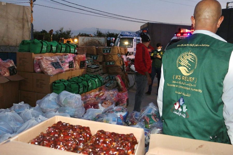 King Salman Humanitarian Aid and Relief Center provides humanitarian aid and assistance to Syrian refugees affected by a fire on Sunday at the Hanin Al-Minya camp in northern Lebanon. (SPA)