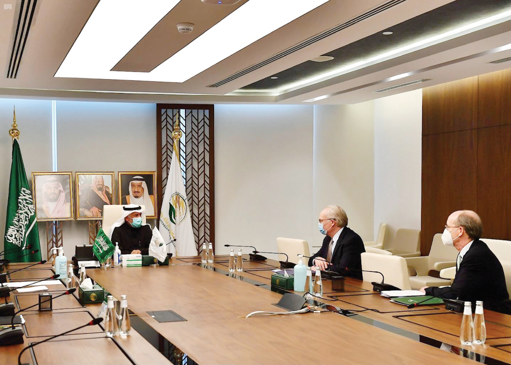 KSRelief chief Dr. Abdullah Al-Rabeeah meeting with US special envoy Timothy Lenderking at the center’s headquarters in Riyadh on Thursday. (SPA)