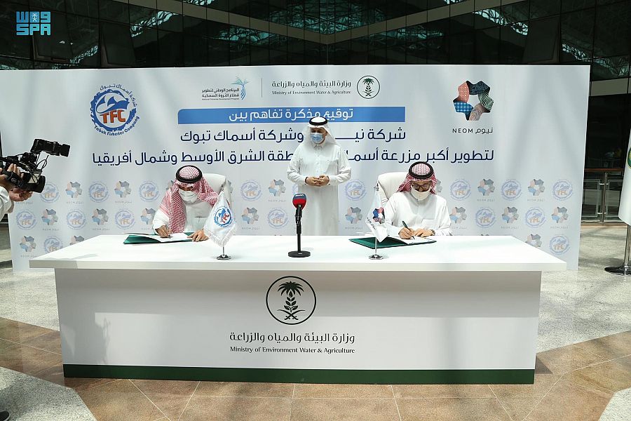 NEOM and Tabuk Fish Company sign the agreement in the presence of Minister of Environment, Water and Agriculture Abdulrahman Al-Fadley. (SPA)