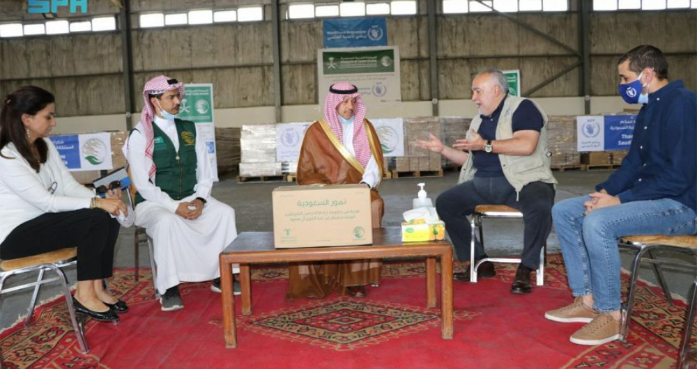 Saudi Ambassador to Jordan Naif bin Bandar Al-Sudairi signed the shipment’s memorandum of delivery that was received by Alberto Correia Mendes, the WFP’s regional director. (SPA)