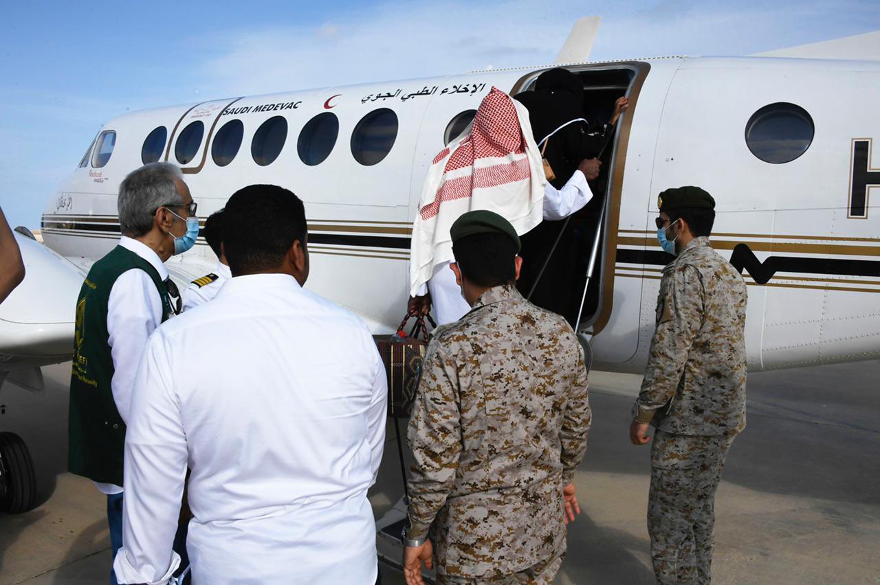 Yemeni conjoined twins “Yousuf and Yassin” arrived in Riyadh via an air medical evacuation plane from Al-Mukalla. (Twitter/@KSRelief)