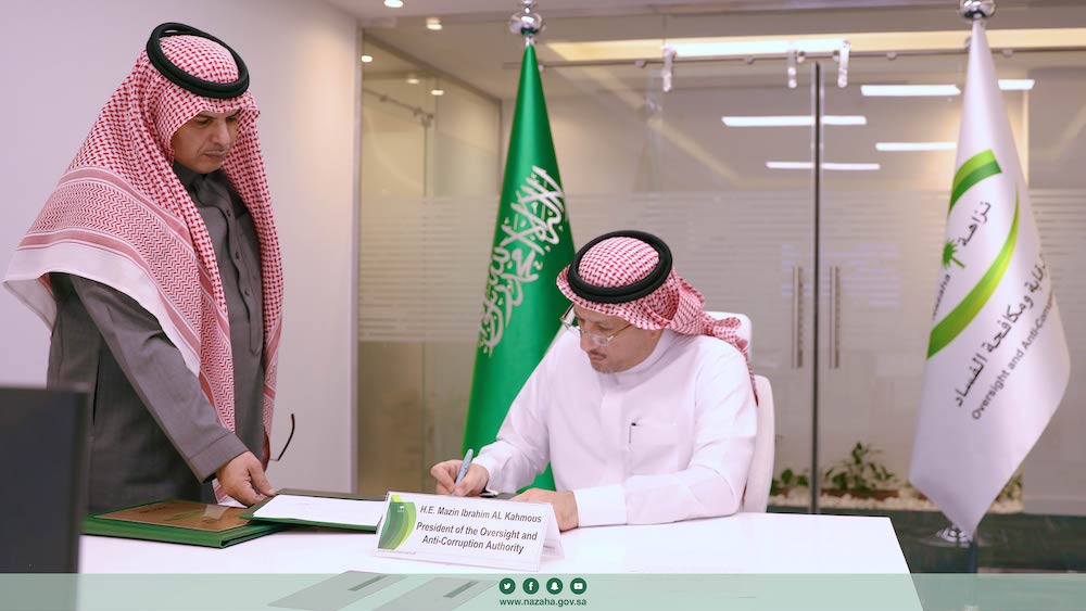 President of the Oversight and Anti-Corruption Authority Mazin bin Ibrahim Al-Kahmous signs the Riyadh Initiative agreement with the UNODC on Nov. 26, 2020. (Nazaha)