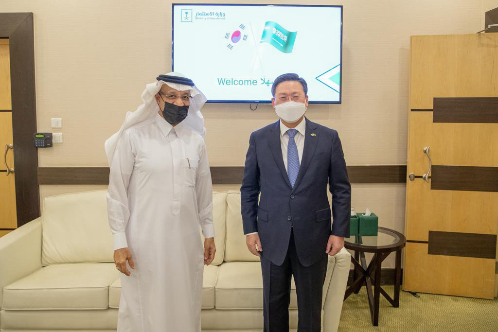 Korean Ambassador Jo Byung-wook met Saudi Investment Minister Khalid Al-Falih in Riyadh before his departure at the end of his tenure. (Supplied)