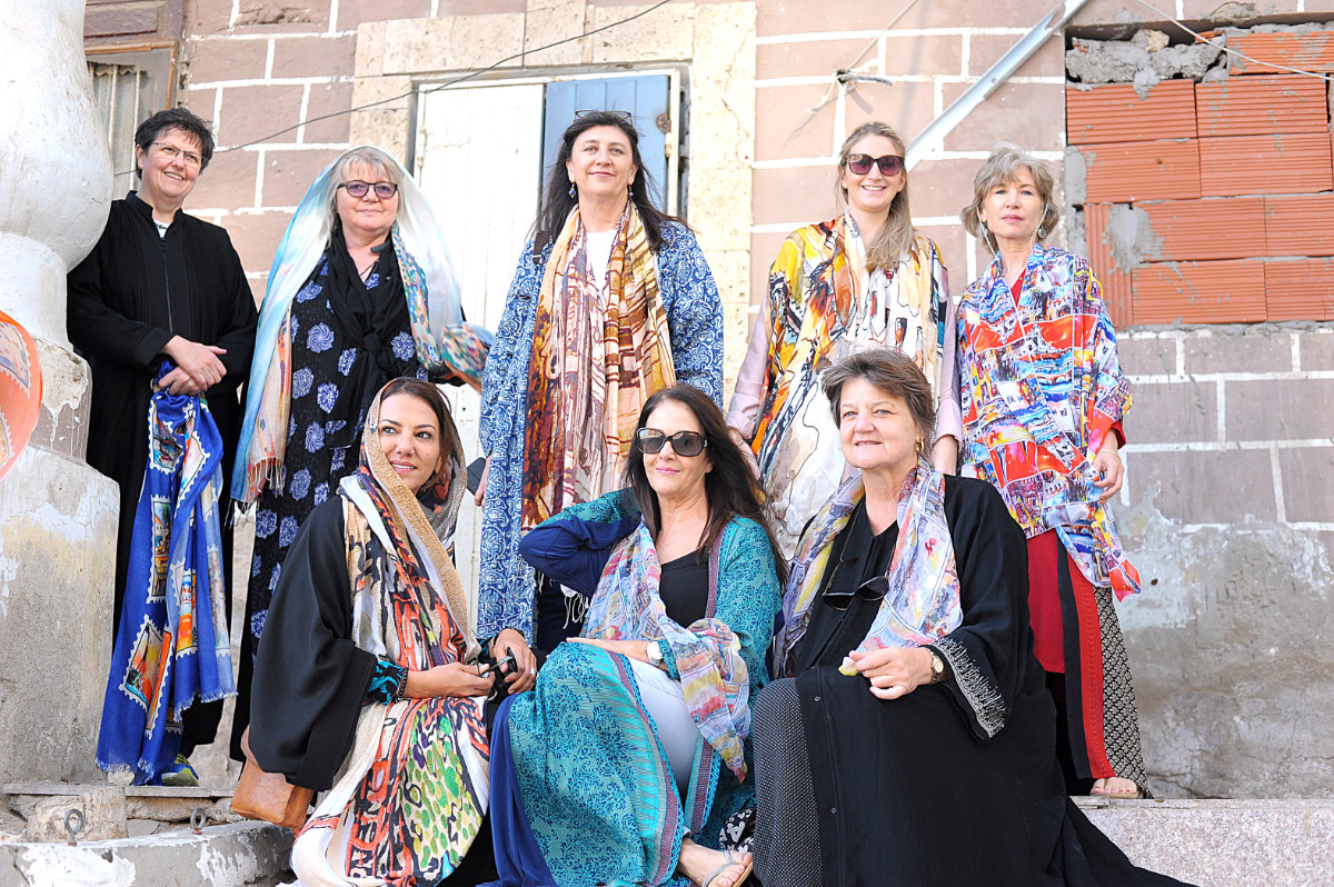 Jeddah ladies posing with South African artist Pieter Pienaar’s scarves. (Supplied)