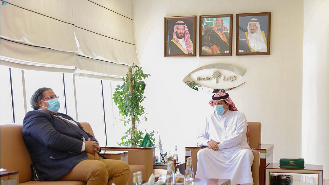 Mazin bin Ibrahim Al-Kahmous, president of the Oversight and Anti-Corruption Authority (Nazaha),meets UNODC Regional Director for the GCC Dr. Hatem Ali. (SPA)