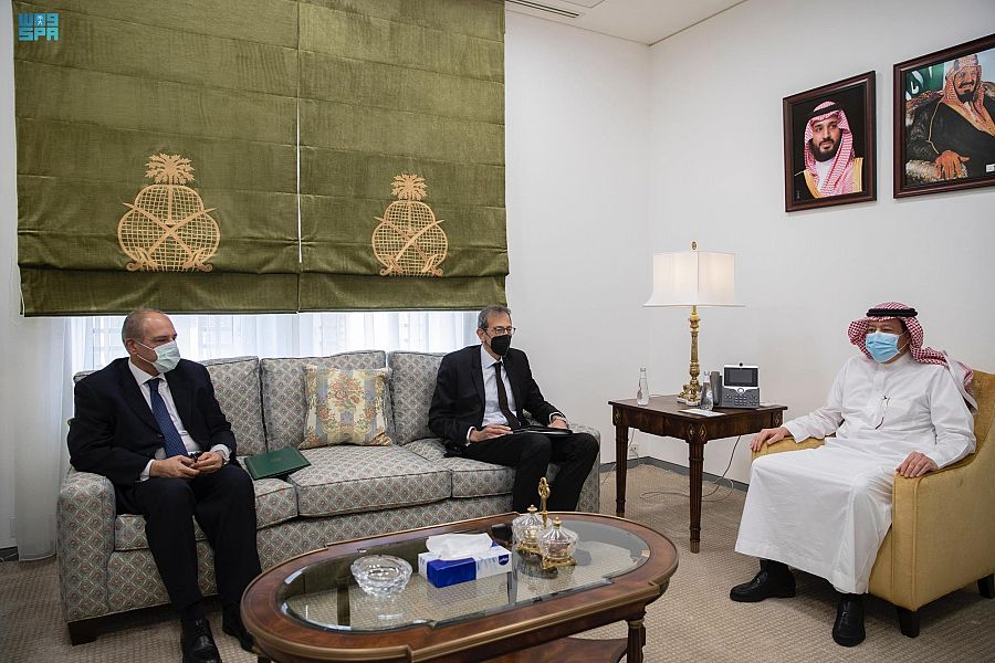 Saudi Deputy Foreign Minister Waleed Al-Khuraiji meets Ehab Fawzy, deputy executive director of the Women Development Organization in Riyadh. (SPA)