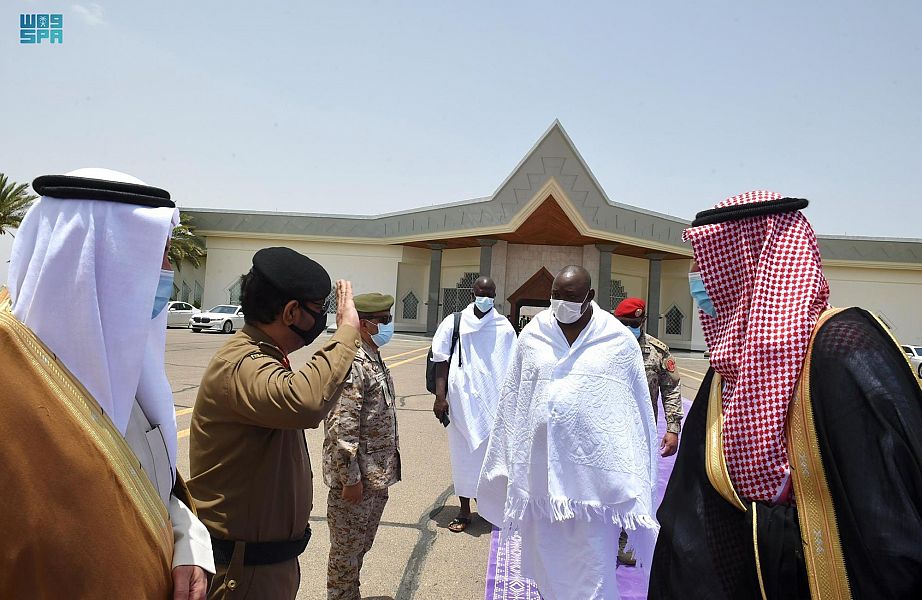 Gambian President Adama Barrow departs Madinah after performing prayers at Prophet’s Mosque. (SPA)