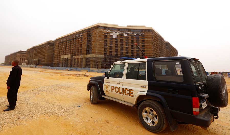 Egyptian police guard in front of the new government district in the New Administrative Capital (NAC) east of Cairo, Egypt May 2, 2019. (REUTERS)