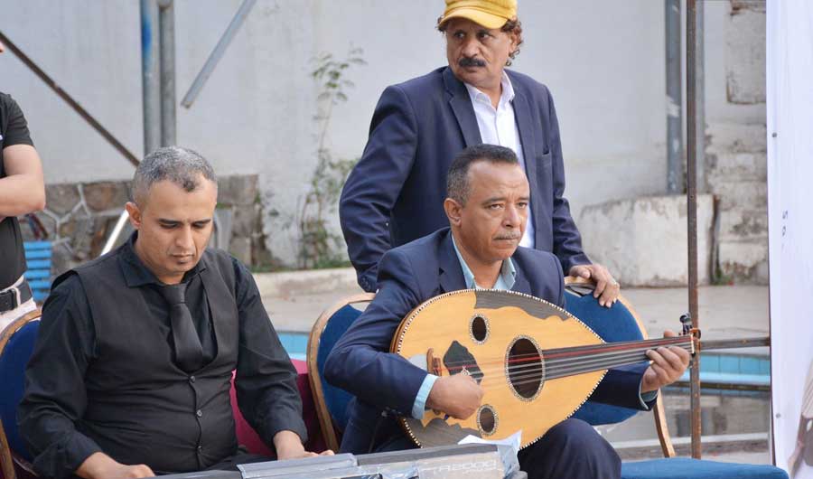 In war-torn Taiz, people responded to the call for celebrating the Yemeni song by arranging a musical concert that brought together singers and jubilant fans. (Photos by Hamza Mustafa)