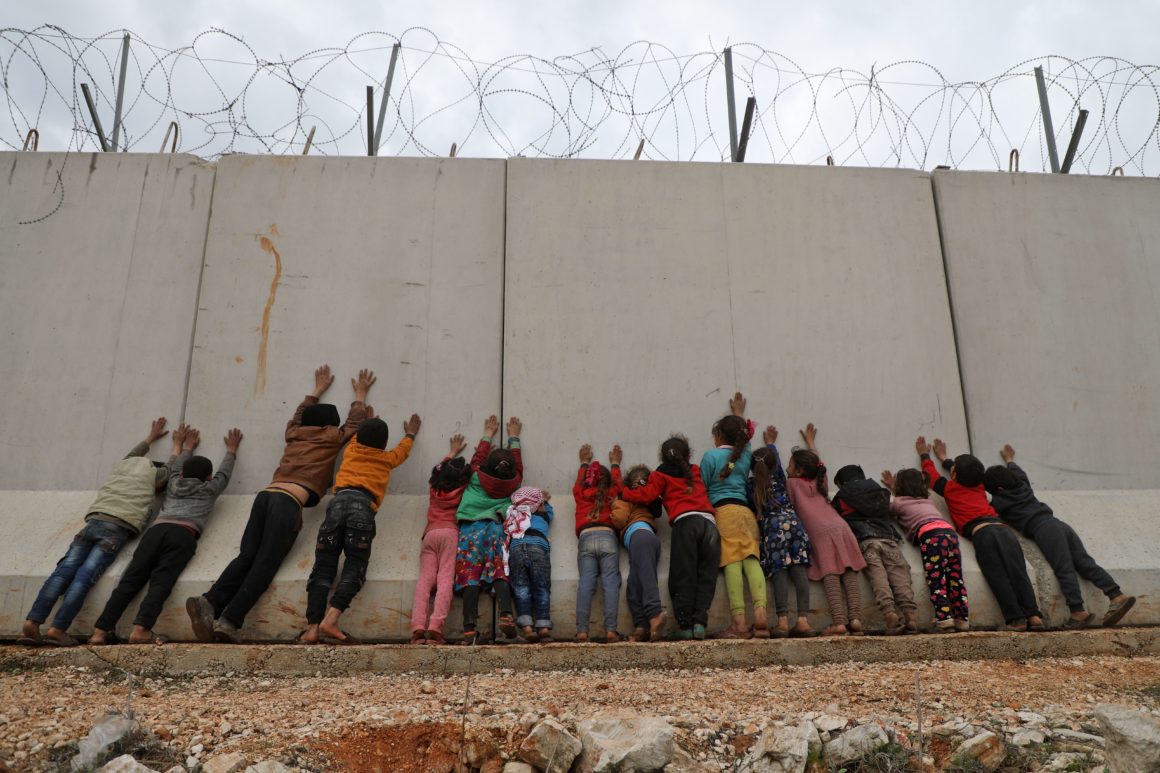 So far, 149 km of walls and barriers have been completed, spanning several border cities, including Agri, Hakkari, Igdir and Van. (AFP/File Photo)