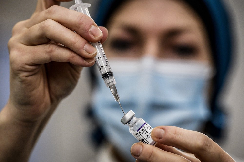 A medical staff member prepares a syringe with a dose of the Pfizer-BioNTech COVID-19 vaccine, in the Lyon Gerland vaccination center, on Nov. 27, 2021. (AFP)