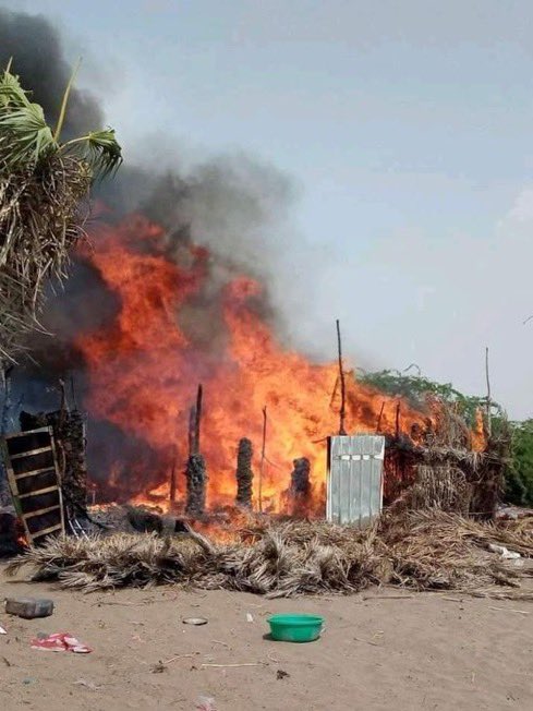 The Iran-backed Houthi militia set fire to more than 40 homes in the south of Hodeidah. (Twitter/@ERYANIM)