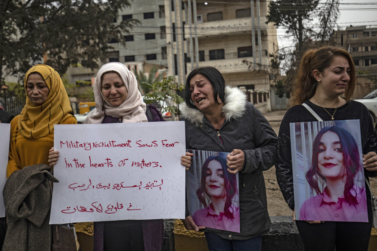 Demonstrators call for the release of young girls they say were abducted into fighting for the YPG. (AFP)