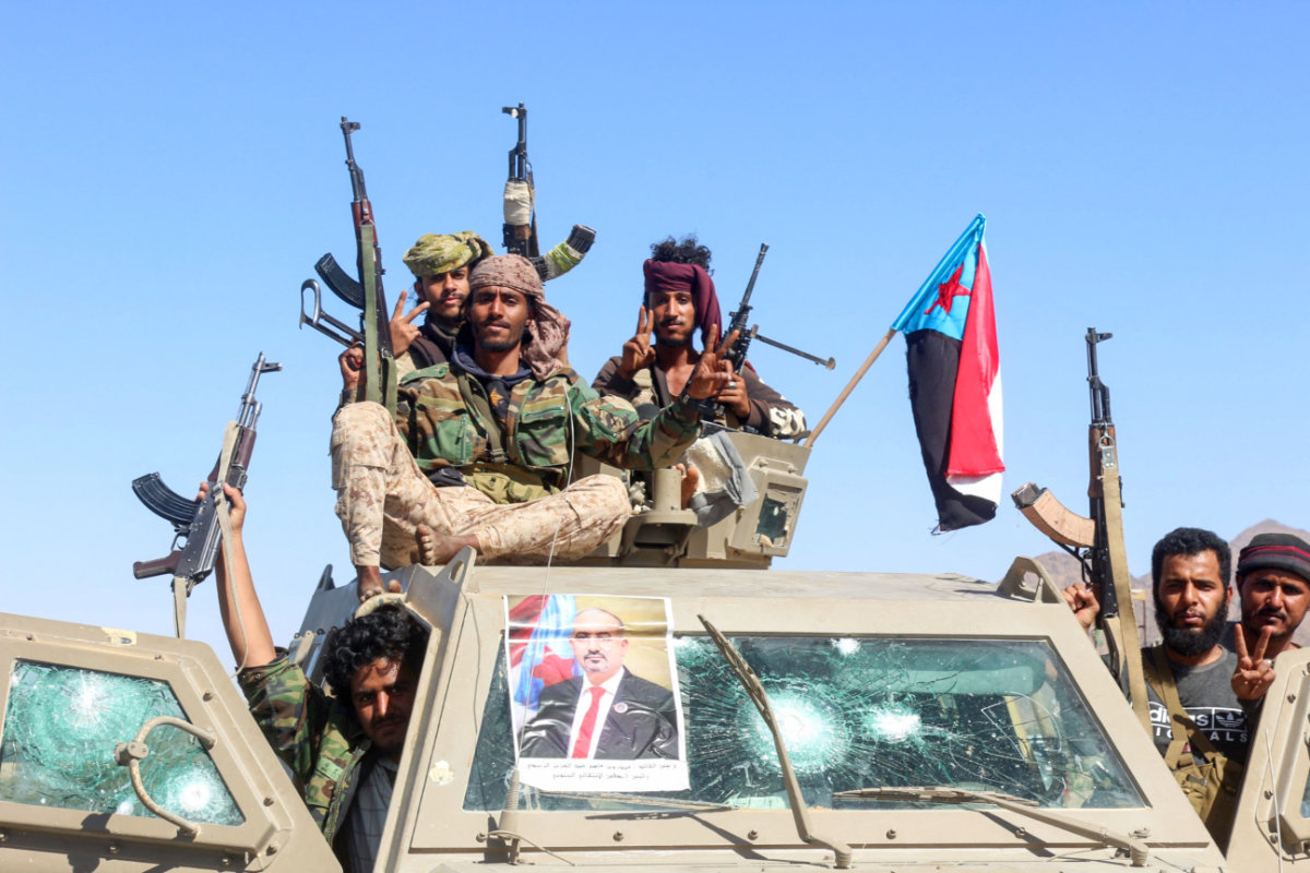 Yemeni pro-government fighters man a position on the outskirts of al-Jawba in Marib on Jan. 27, 2022. (Photo by Saleh Al-Obeidi / AFP)