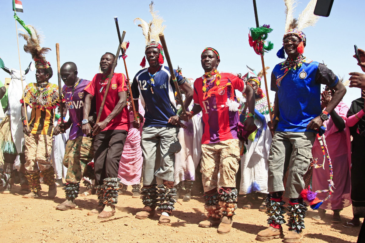 Supporters of the Sudanese army rally outside the office of the United Nations mission, west of Sudan's capital Khartoum, on Feb. 5, 2022. (AFP)