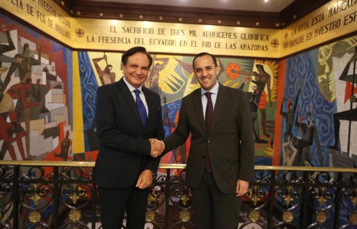 Ecuadorian Minister of Foreign Affairs Carlos Holguin received Ashraf Abdel Qader Salama, the Egyptian ambassador to Ecuador. (Supplied)