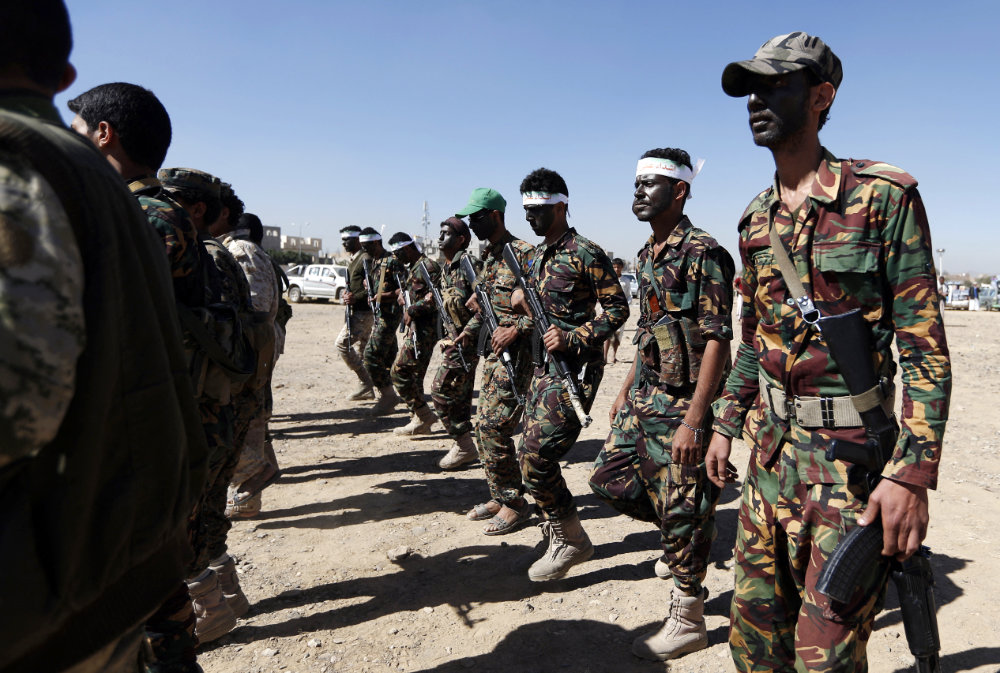 Newly recruited Houthi fighters take part in a gathering in the capital Sanaa to mobilize more fighters to battlefronts in several Yemeni cities. (AFP file photo)