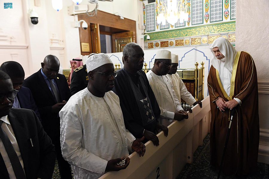 Senegalese President Macky Sall visits the Prophet’s Mosque in Madinah. (SPA)