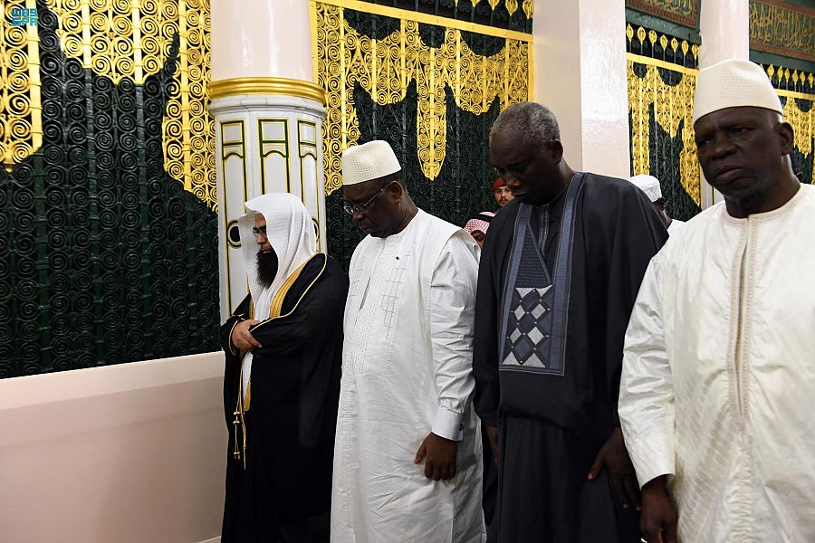 Senegalese President Macky Sall visits the Prophet’s Mosque in Madinah. (SPA)