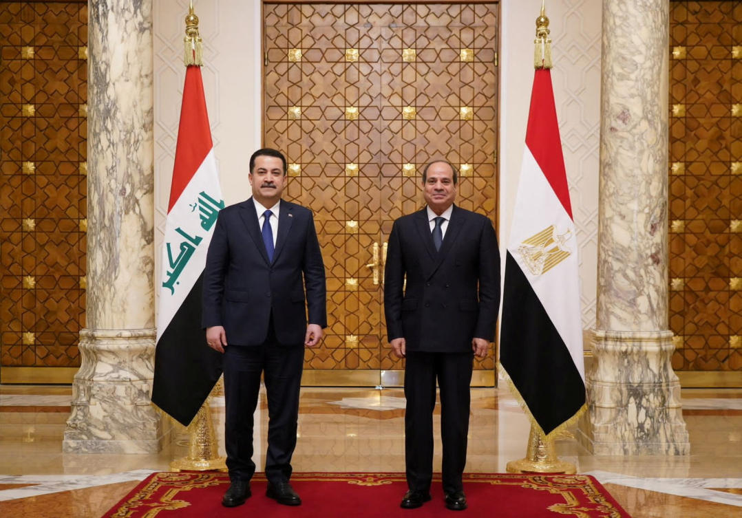 Iraqi Prime Minister Mohammed Shia Al-Sudani and Egyptian President Abdel Fattah El-Sisi pose during the meeting, in Cairo, Egypt, March 5, 2023. (Reuters)
