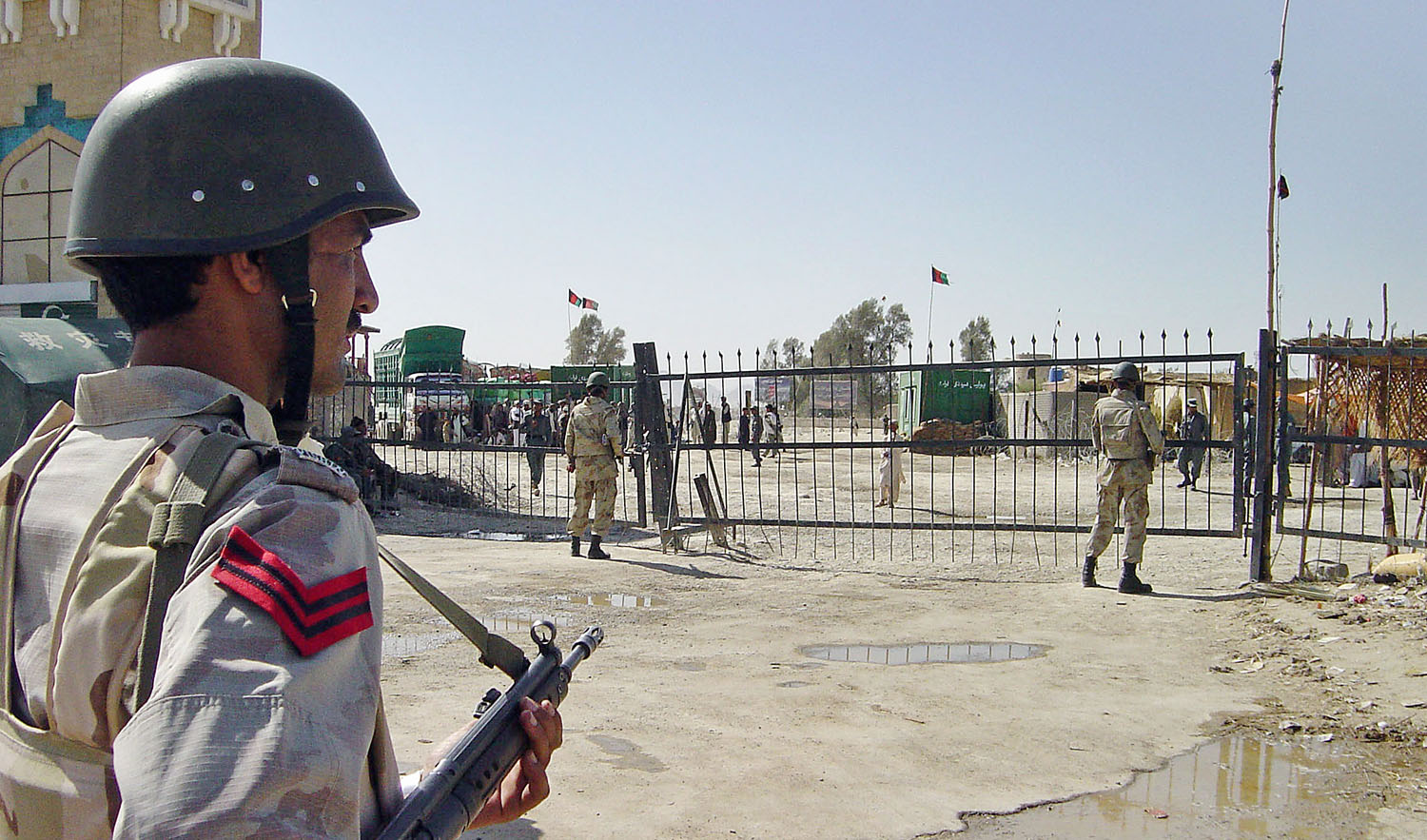 Pakistan Beefs Up Security Closes Two Border Crossings With Afghanistan Before Polls Arab News 4328