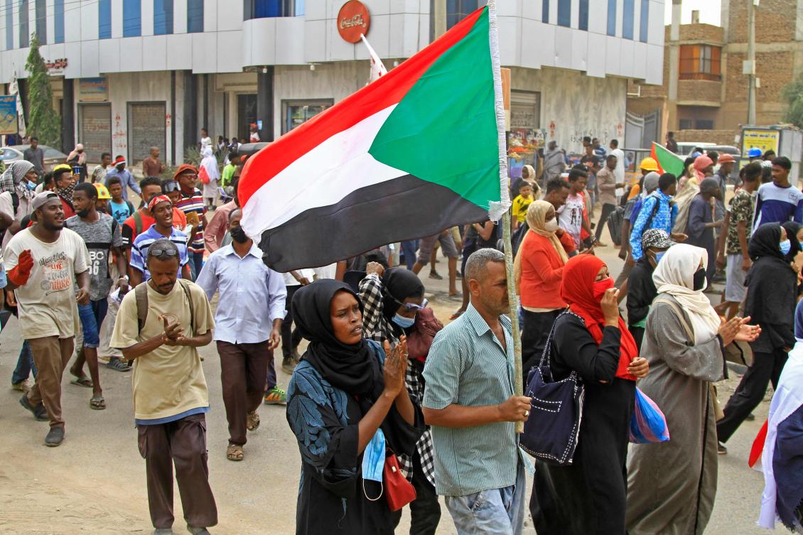 اولياء الأمور يتظاهرون دعما لشباب السودان المناهض للانقلاب