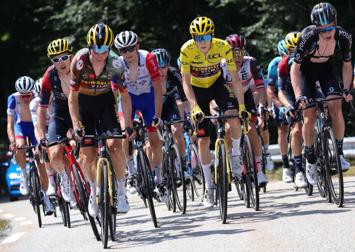 يحتفظ Vingeaard بالصدارة في سباق Tour de France حيث يتقدم الكندي هولي في المرحلة 16