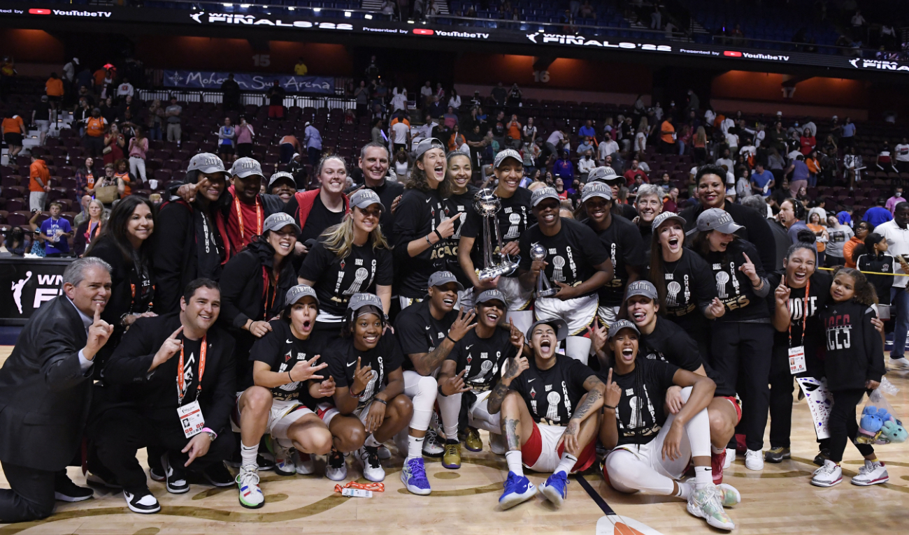 فاز فريق Las Vegas Aces بأول لقب WNBA ، وحصل تشيلسي جراي على جائزة MVP