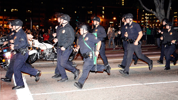 Los Angeles Police Move In After Protesters Defy Eviction Deadline Arab News