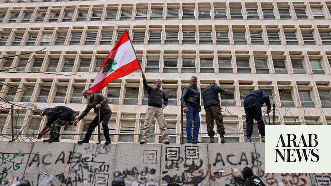 Judge investigating Lebanon's central bank chief is ousted from office