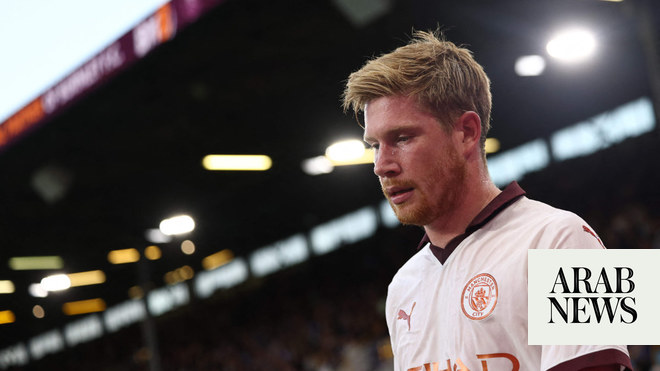 Huge blow for Man City! Kevin De Bruyne forced off with injury during  Premier League opener against Burnley