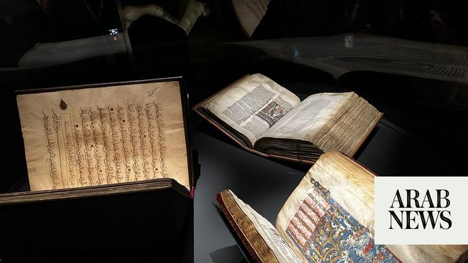 Foreign Ministry gets ancient Torah scroll from Iraq