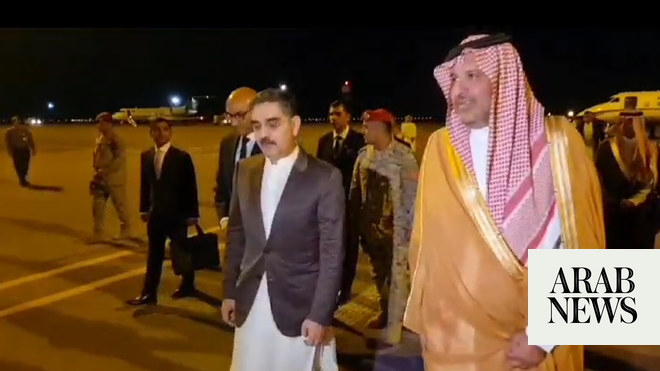 Pakistan PM Arrives In Saudi Arabia For Umrah Following Diplomatic   4024811 75025912 