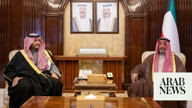 رئيس مجلس الوزراء الكويتي يستقبل وزير الدولة السعودي