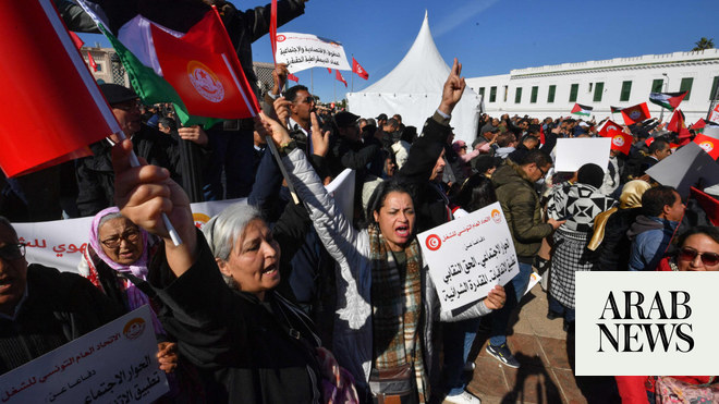 Thousands protest Tunisia economic woes