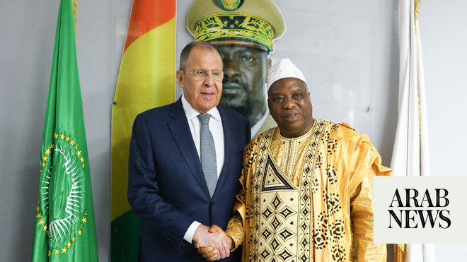 لافروف يبدأ جولته الإفريقية في غينيا