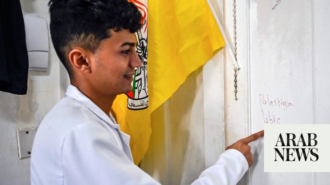 طلاب الطب الفلسطينيون في كوبا يجسدون آلام الشتات