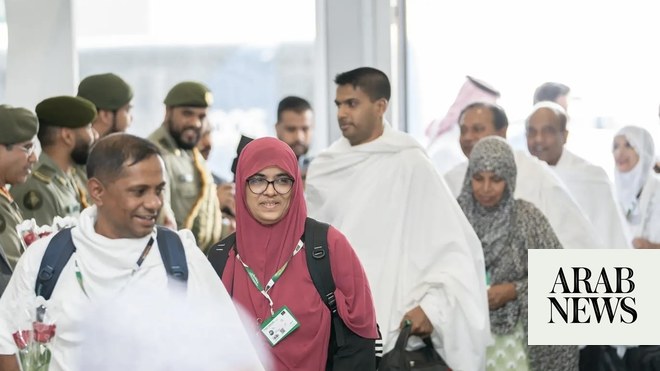 First Bangladeshi pilgrims return home after completing Hajj rituals