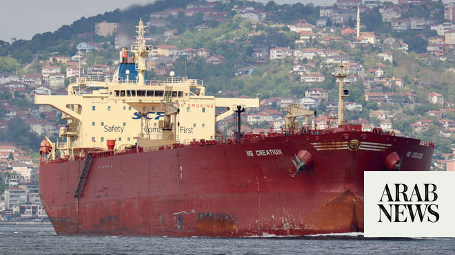 وقالت شركة سوفكومفلوت الروسية إن سفينتها أنقذت أفراد طاقم ناقلة قبالة سواحل اليمن
