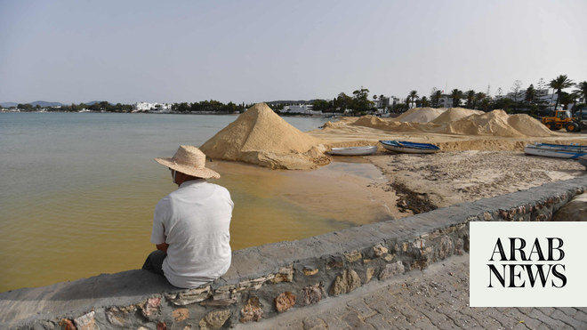 تتعرض الشواطئ الرملية في تونس للتآكل بسبب تآكل السواحل