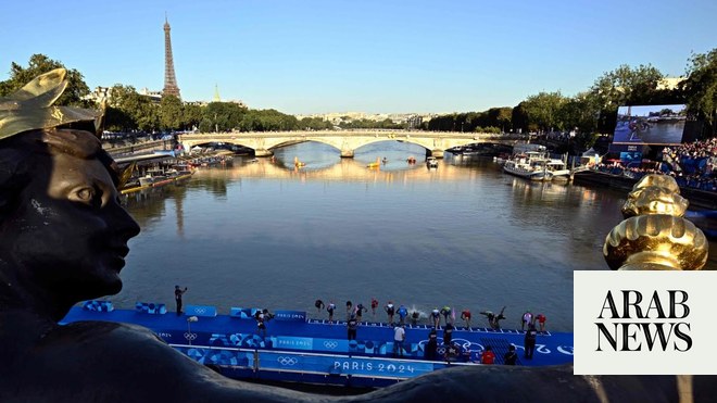 Olympic triathlon mixed relay gets underway with swims in the Seine amid water quality concerns