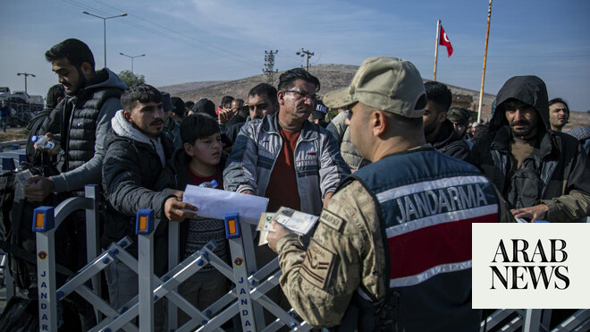 Hundreds of Syrians line up at Turkish border crossings as Erdogan expects more to go home