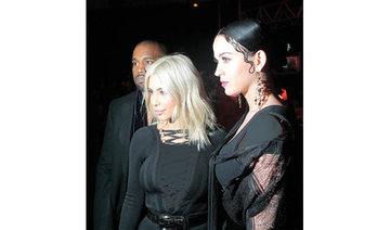 Gothic Katy, Kim rock Givenchy in Paris